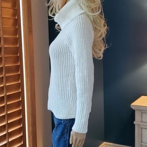 GENERATION K White Chenille Sweater Small